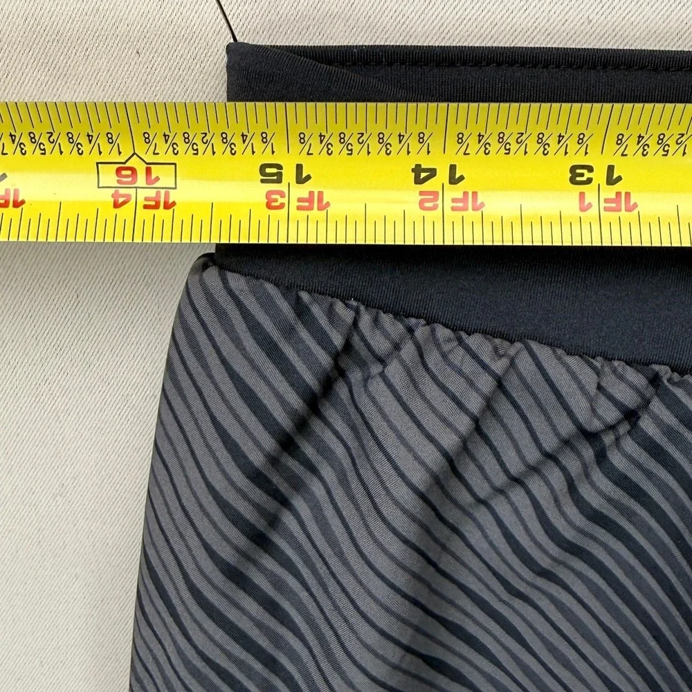 Under Armour Fly By 2.0 Shorts Womens Medium HeatGear Black Striped Loose 2021